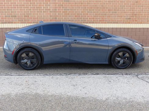 Used 2024 Toyota Prius LE FWD image 12