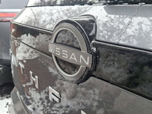 New 2025 Nissan Pathfinder SL image 6