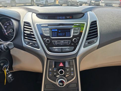 Used 2014 Hyundai Elantra SE FWD image 16