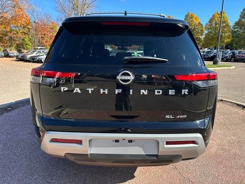 New 2025 Nissan Pathfinder SL image 2