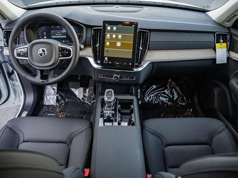 Used 2025 Volvo XC90 T8 Plus w/ Protection Package Premier image 18
