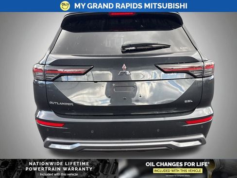 New 2025 Mitsubishi Outlander SEL image 4