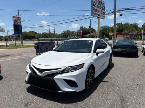 Used 2019 Toyota Camry SE FWD image 2