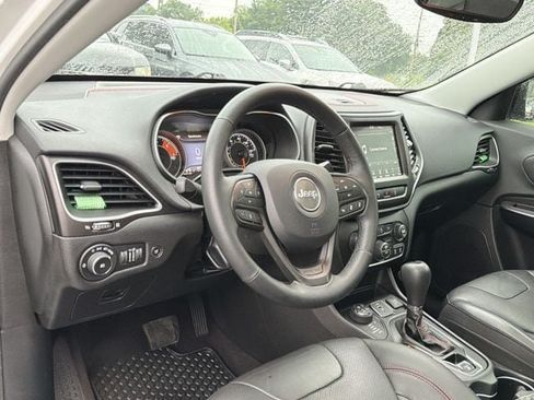 Used 2019 Jeep Cherokee Trailhawk AWD/4WD image 10