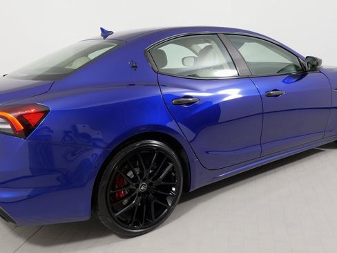 Used 2022 Maserati Ghibli Modena image 13