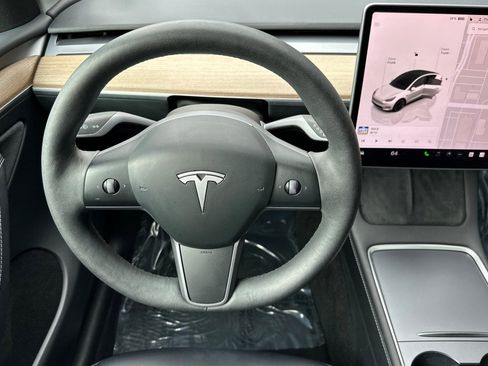 Used 2023 Tesla Model Y Long Range AWD/4WD image 16