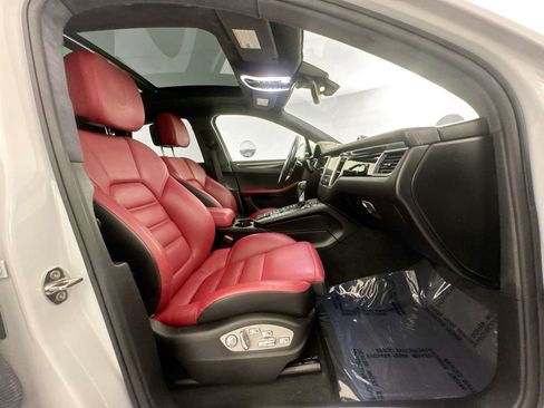 Used 2017 Porsche Macan Turbo AWD/4WD image 24