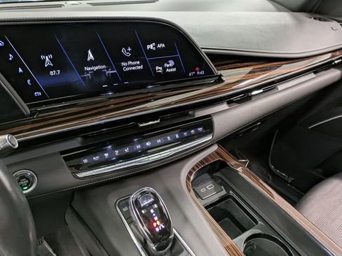 Used 2023 Cadillac Escalade ESV Premium Luxury image 11