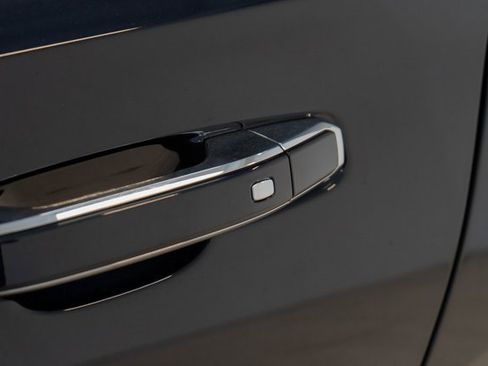 Used 2021 GMC Yukon Denali w/ Denali Premium Package image 11