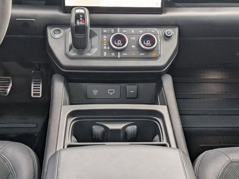 Used 2023 Land Rover Defender 110 V8 image 19