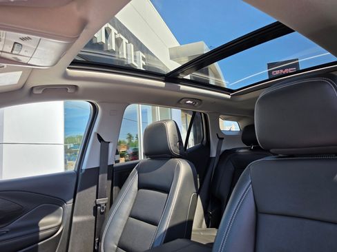 Used 2023 GMC Terrain SLT w/ Tech Package FWD image 11