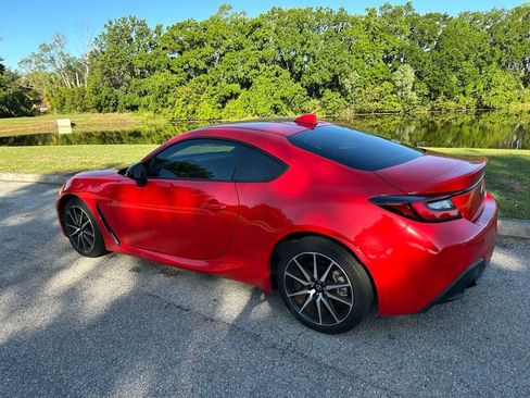 Used 2022 Toyota GR86 image 3
