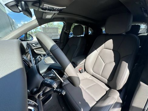 Used 2026 Porsche Macan AWD/4WD image 5