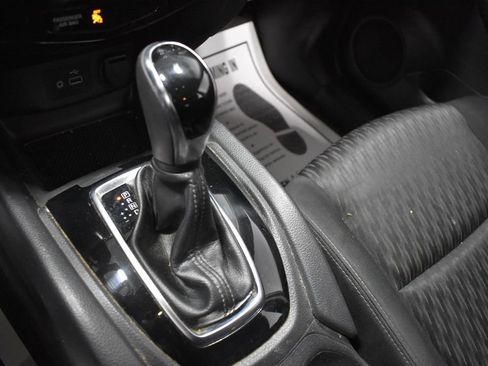 Used 2018 Nissan Rogue S AWD/4WD image 17