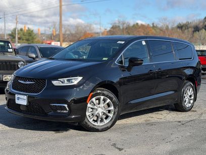 New 2026 Chrysler Pacifica Select