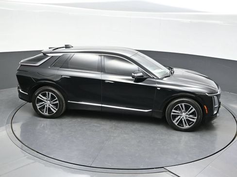 Certified 2024 Cadillac Lyriq Luxury AWD/4WD image 33