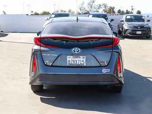 Certified 2018 Toyota Prius Prime Premium FWD image 6