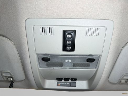 Used 2011 Chevrolet Avalanche LT w/ Luxury Package AWD/4WD image 18