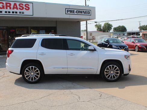 Used 2023 GMC Acadia Denali w/ Denali Technology Package AWD/4WD image 3