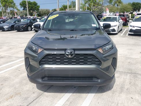 Used 2021 Toyota RAV4 LE FWD image 8
