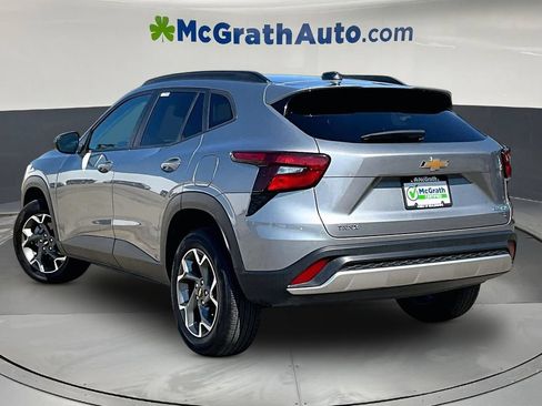 Used 2025 Chevrolet Trax LT w/ LT Convenience Package FWD image 5
