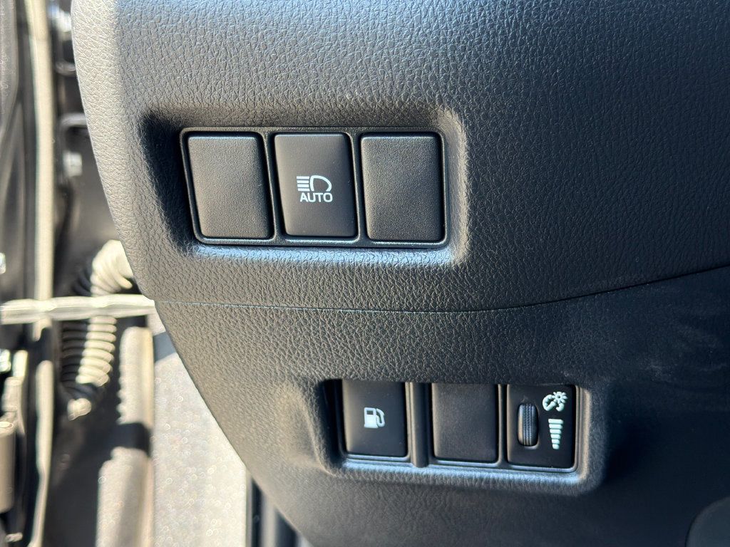 Used 2018 Toyota C-HR XLE FWD image 21