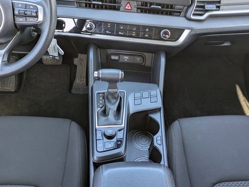 Used 2024 Kia Sportage LX image 19