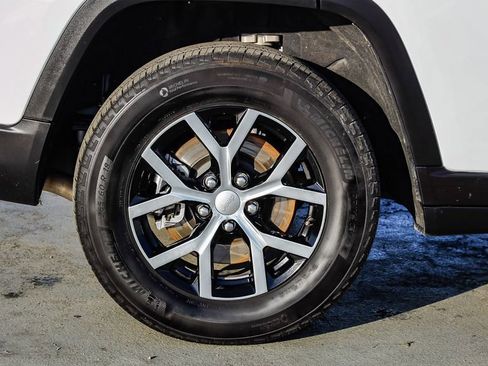 Certified 2024 Jeep Grand Cherokee L Limited w/ Luxury Tech Group II image 12