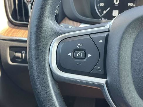 Used 2021 Volvo XC60 T5 Momentum w/ Protection Package Premier FWD image 28