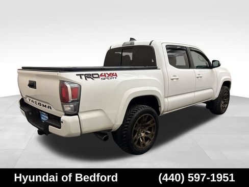 Used 2020 Toyota Tacoma TRD Sport w/ TRD Premium Sport Package AWD/4WD image 5