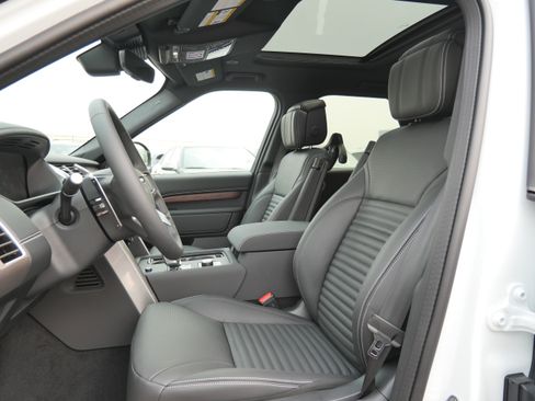 New 2026 Land Rover Discovery Dynamic SE AWD/4WD image 3