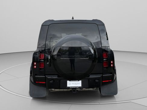 Used 2024 Land Rover Defender 110 X-Dynamic SE AWD/4WD image 4
