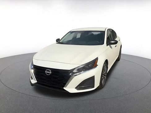 Used 2025 Nissan Altima 2.5 SV image 6