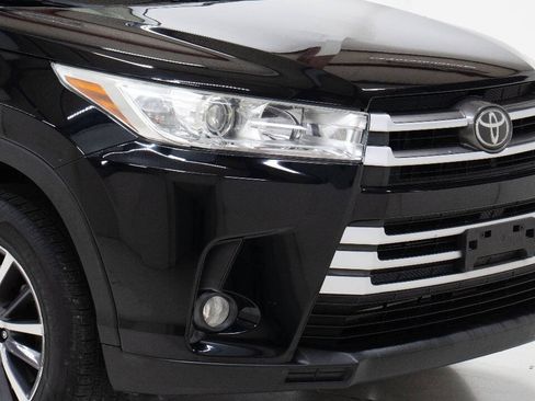 Used 2019 Toyota Highlander XLE AWD/4WD image 9