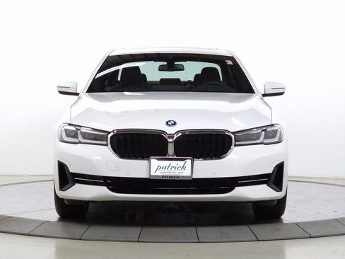 Used 2023 BMW 530e xDrive w/ Premium Package image 2