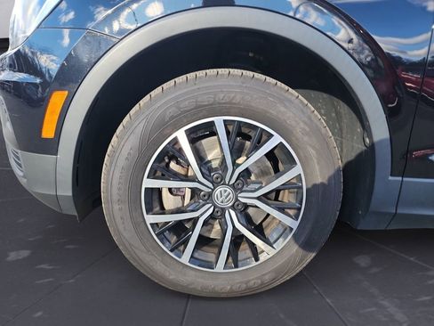 Used 2021 Volkswagen Tiguan SE w/ Panoramic Sunroof Package image 14