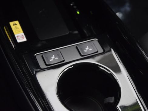 Used 2020 Toyota Prius Prime XLE FWD image 28