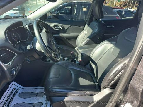 Used 2019 Jeep Cherokee Limited AWD/4WD image 6
