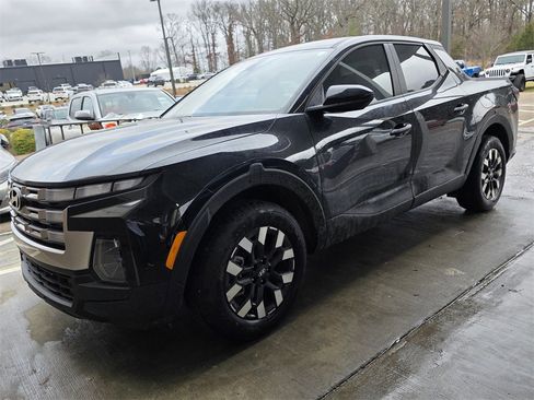 Certified 2025 Hyundai Santa Cruz SE image 3