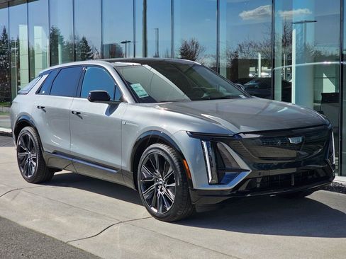 New 2026 Cadillac Lyriq Signature Sport AWD/4WD image 7