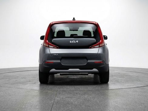 Used 2025 Kia Soul LX w/ LX Technology Package FWD image 7