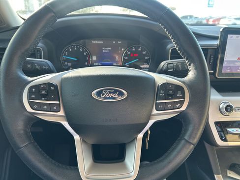 Used 2022 Ford Explorer XLT w/ Equipment Group 202A image 12