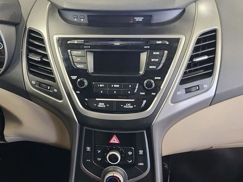 Used 2016 Hyundai Elantra SE image 16