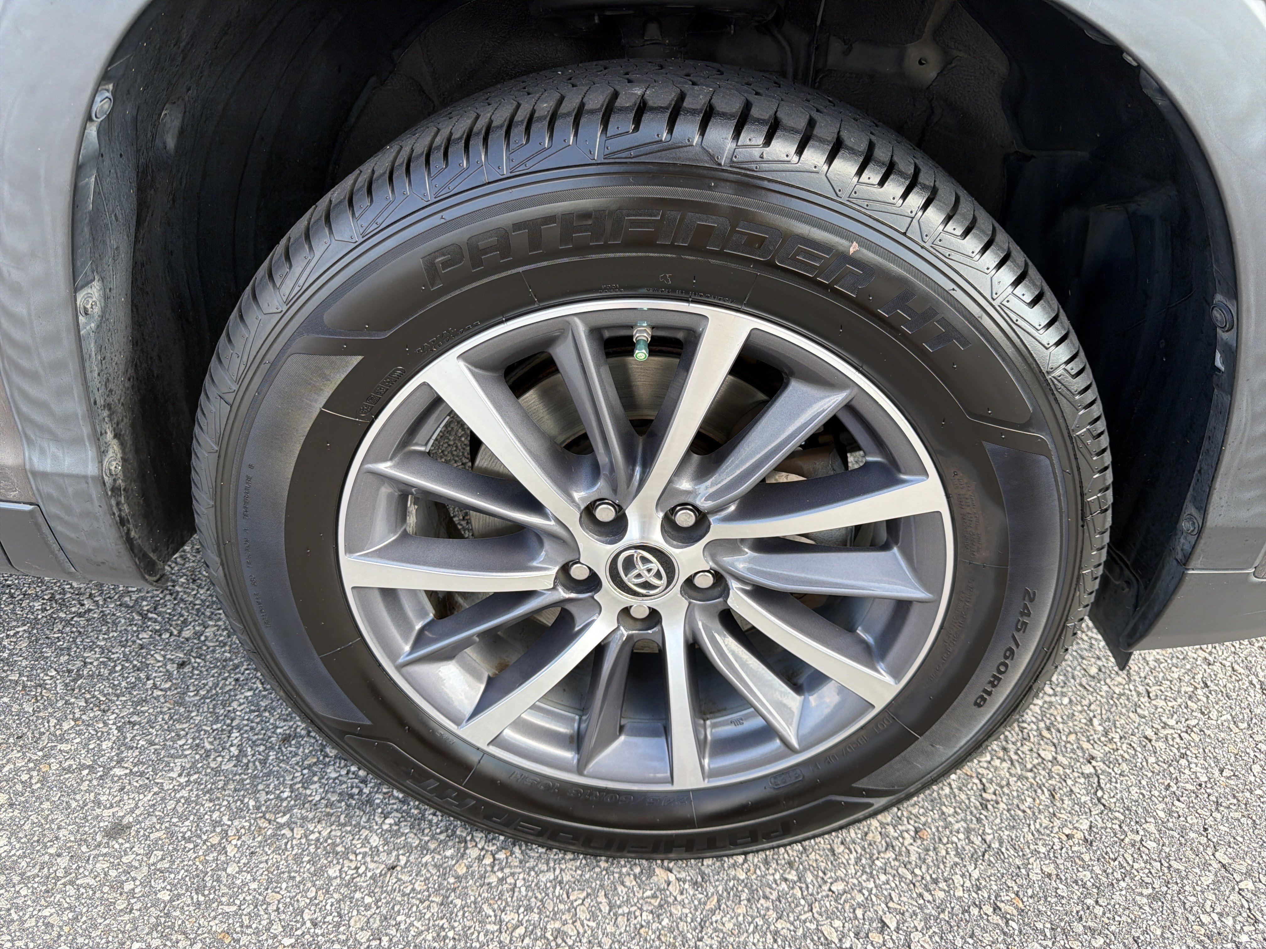 Used 2019 Toyota Highlander XLE FWD image 21