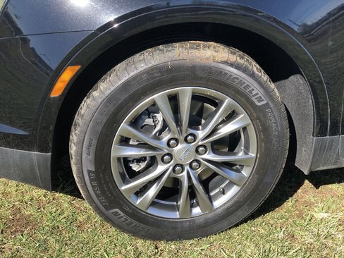 Used 2023 Cadillac XT5 Premium Luxury image 2