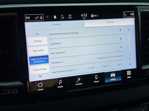 Used 2024 Chrysler Pacifica Touring-L image 45