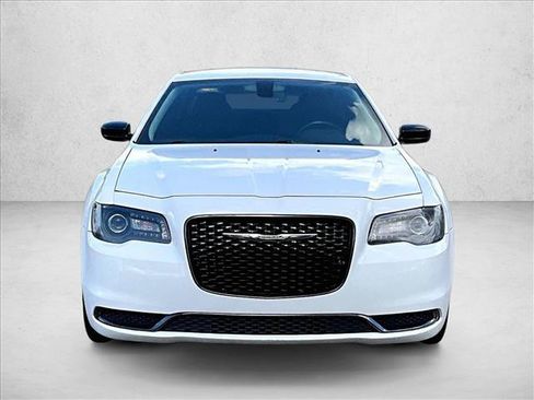 Used 2019 Chrysler 300 Touring w/ Sport Appearance Package RWD image 3