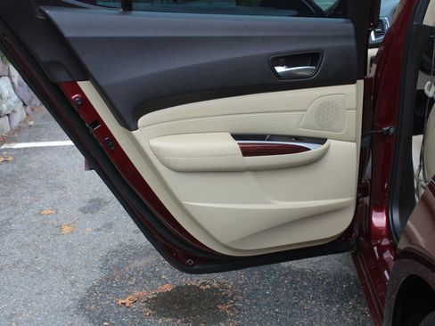 Used 2015 Acura TLX V6 w/ Technology Package FWD image 14