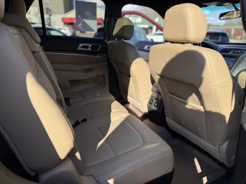 Used 2017 Ford Explorer Limited image 24