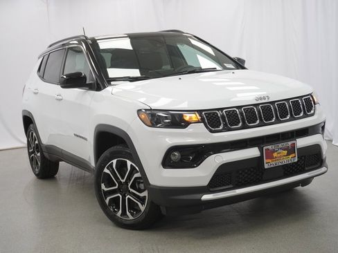 Certified 2024 Jeep Compass Limited w/ Sun and Sound Group image 10